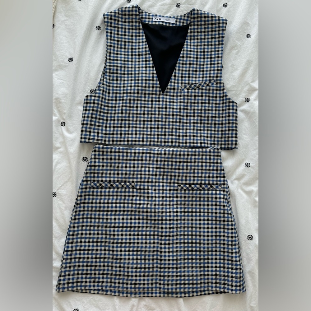 Zara skirt and top. Skirt size S, Top XS. Great condition. Color white, blue.